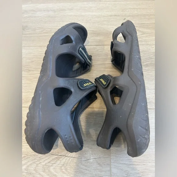 Black Men’s Strap Rubber Hiking Iconic Crocs Comfort Sandals Size 12 - Picture 8 of 11